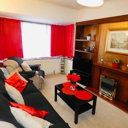 Spacious 3 Bed House With Parking & Good Transport South Norwood 외부 사진
