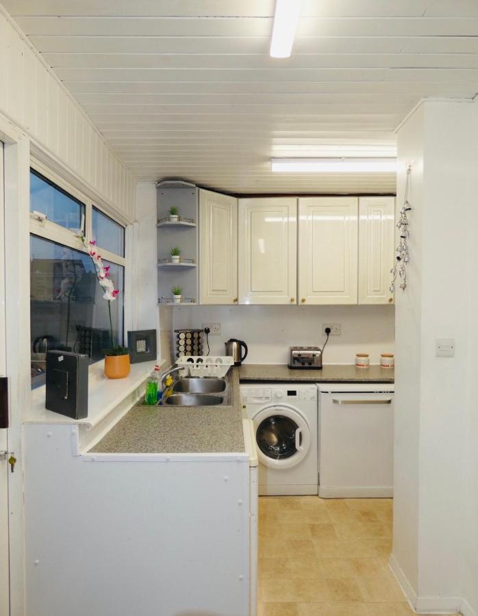 Spacious 3 Bed House With Parking & Good Transport South Norwood 외부 사진