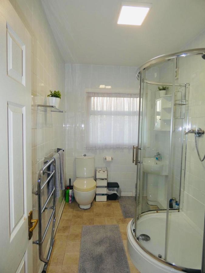 Spacious 3 Bed House With Parking & Good Transport South Norwood 외부 사진