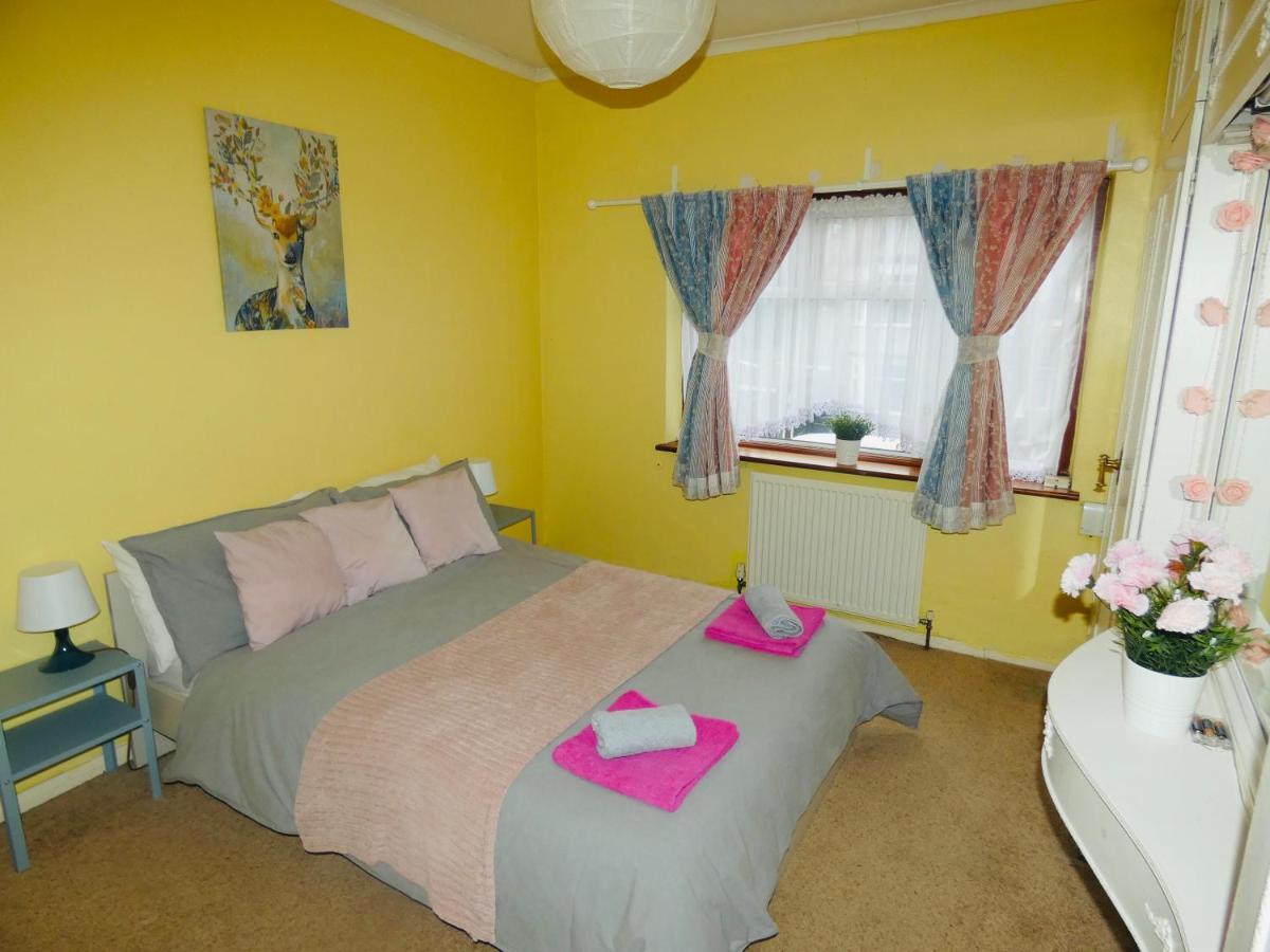 Spacious 3 Bed House With Parking & Good Transport South Norwood 외부 사진