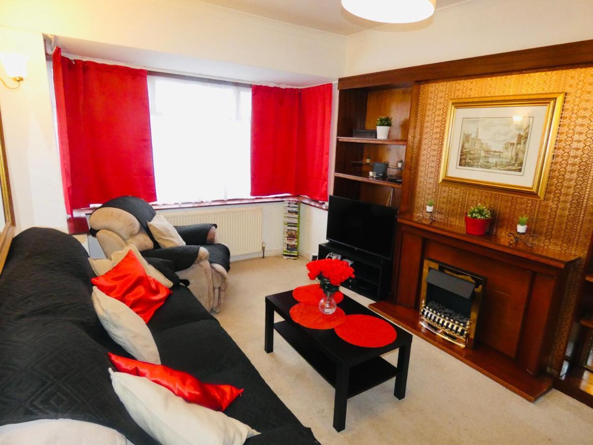 Spacious 3 Bed House With Parking & Good Transport South Norwood 외부 사진