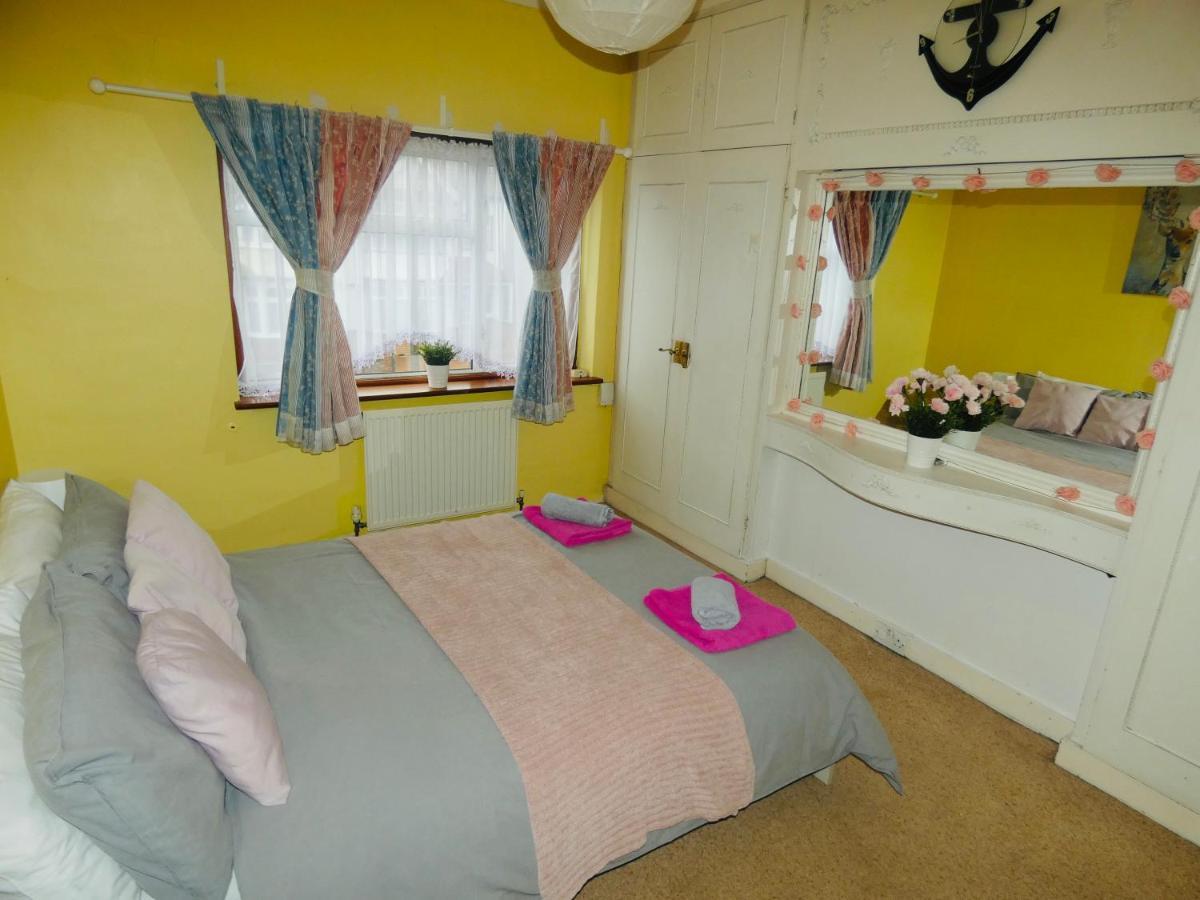 Spacious 3 Bed House With Parking & Good Transport South Norwood 외부 사진