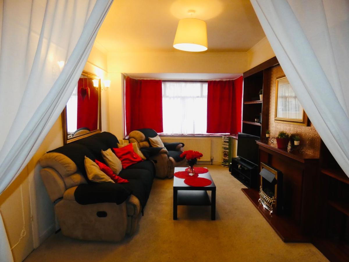 Spacious 3 Bed House With Parking & Good Transport South Norwood 외부 사진